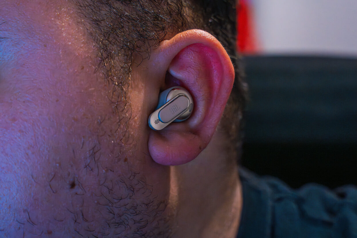 JBL Tour PRO 3 in-ear shot