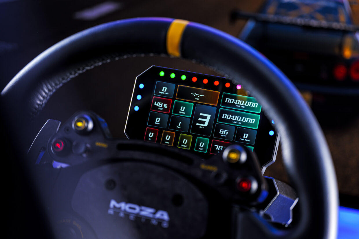 MOZA Racing CM2 - Product Shot 1 digitaal dashboard simracing