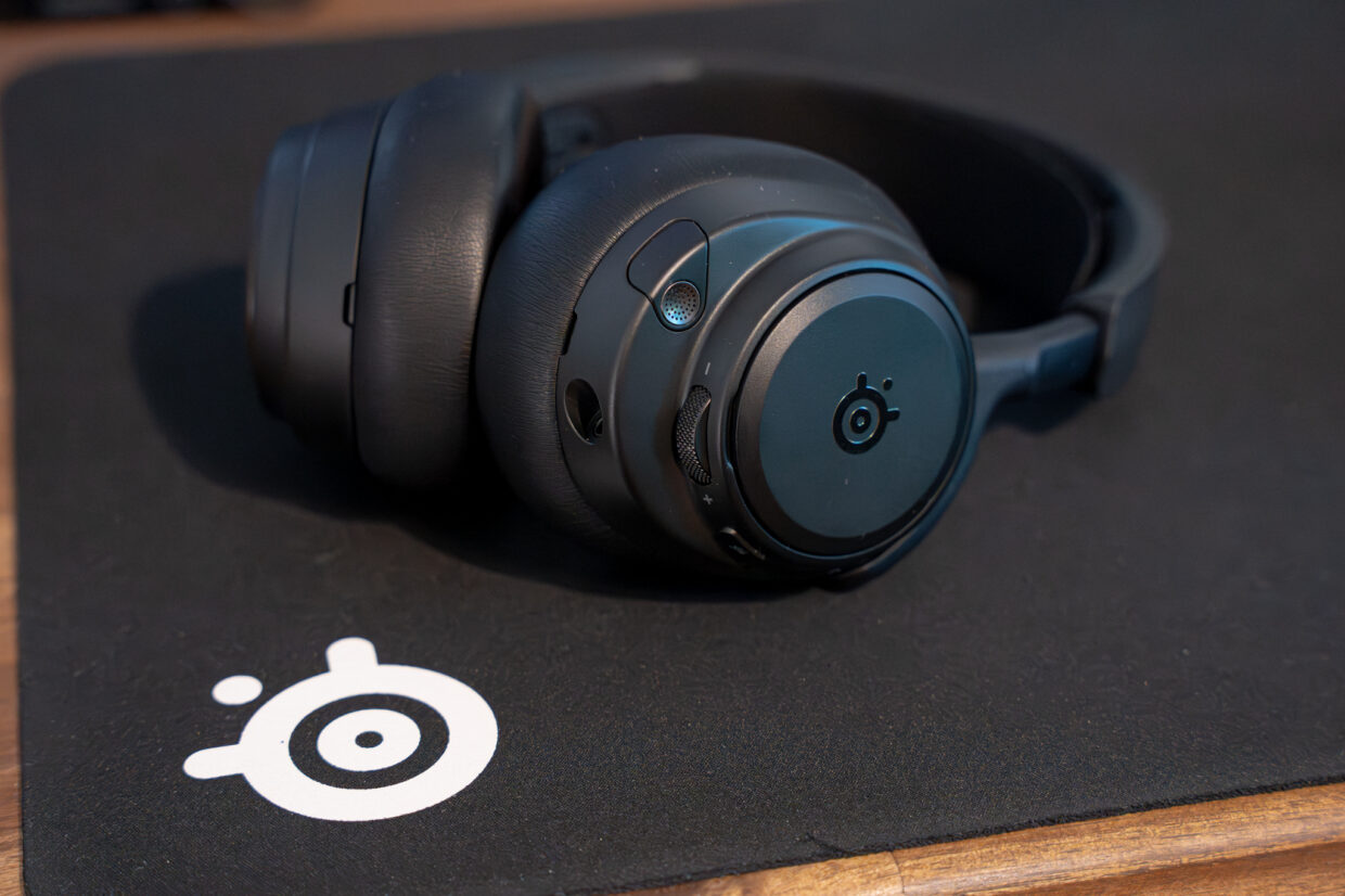 SteelSeries Arctis Nova Pro Omni door SteelSeries
