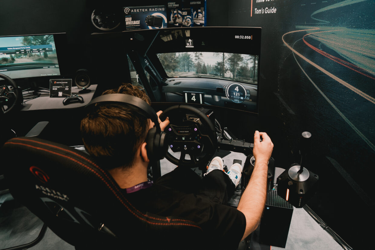 Asetek SimSports met Handbrake en Shifter